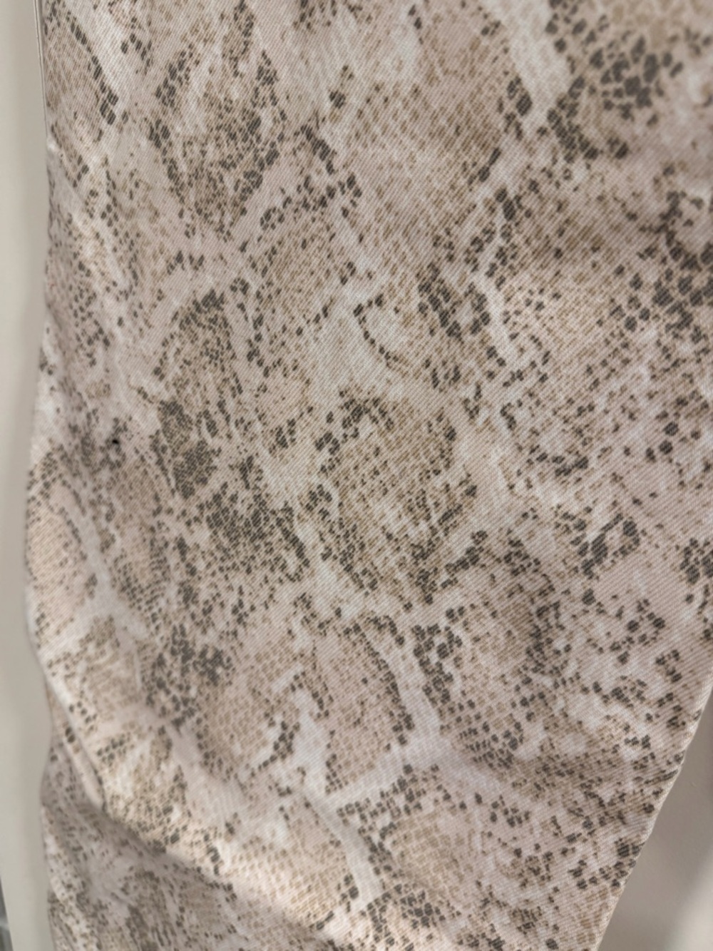NWOT Wild Fable low-rise baggy jeans in a super trendy neutral snake print. - Picture 5 of 5